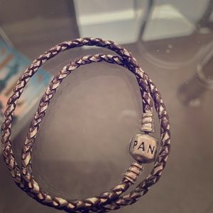 Pandora bracket
